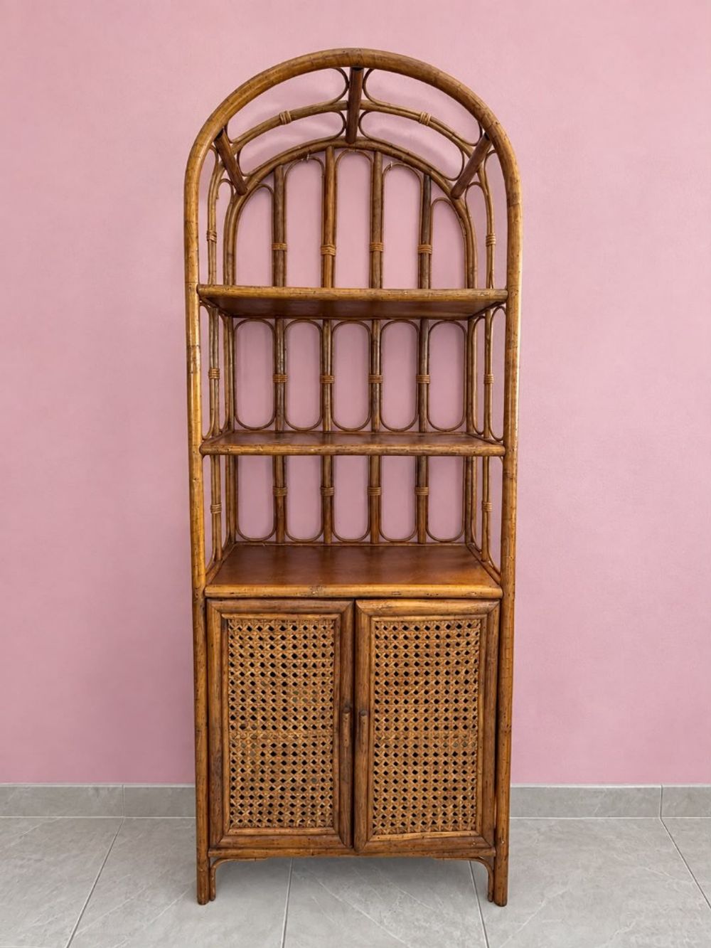 Étagère en rotin
