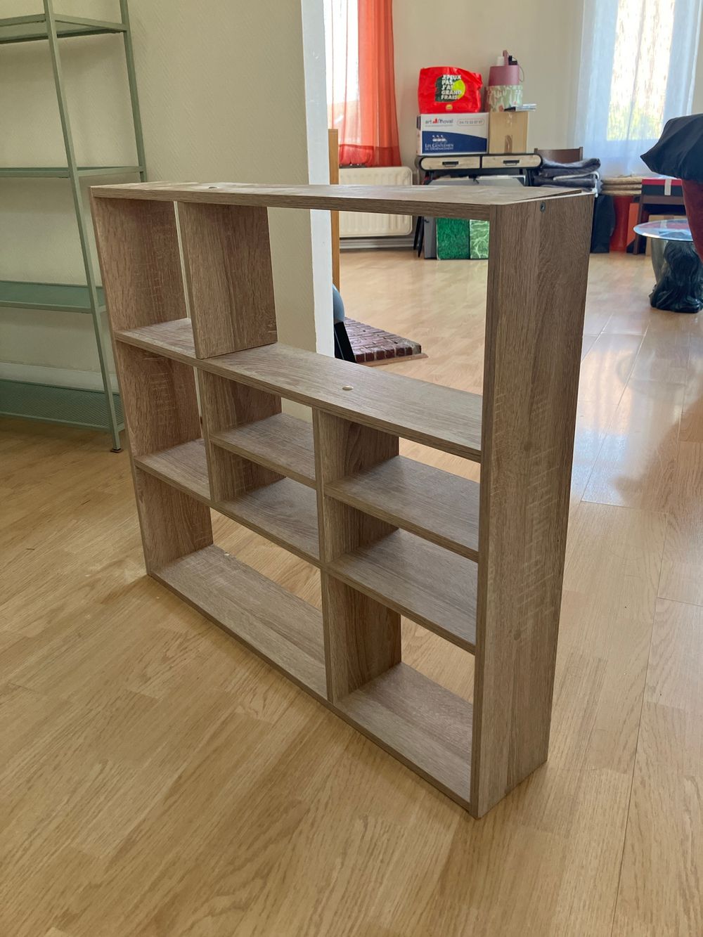 Étagère murale en bois clair