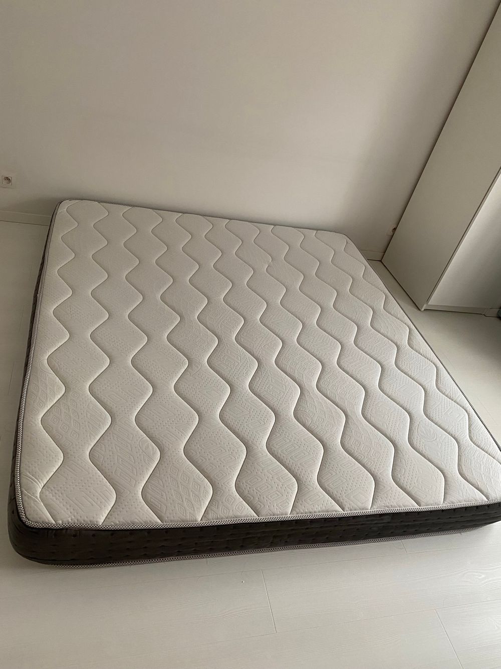 Lit complet démonté + matelas 180*200