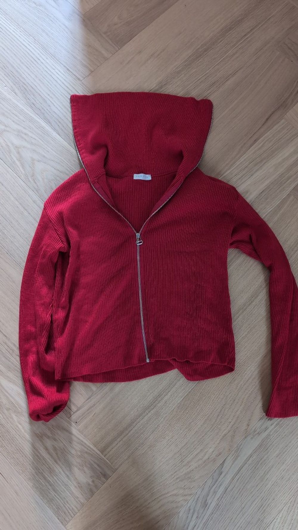 Pull rouge taille S avec grand col