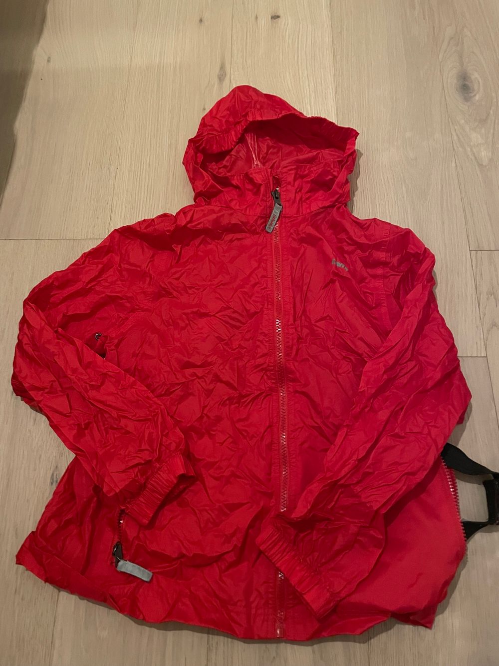 Veste rouge taille 10-12 ans